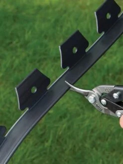 EasyFlex™ No Dig Edging, 50' -Outdoor Zone 8592452 002V 3 4