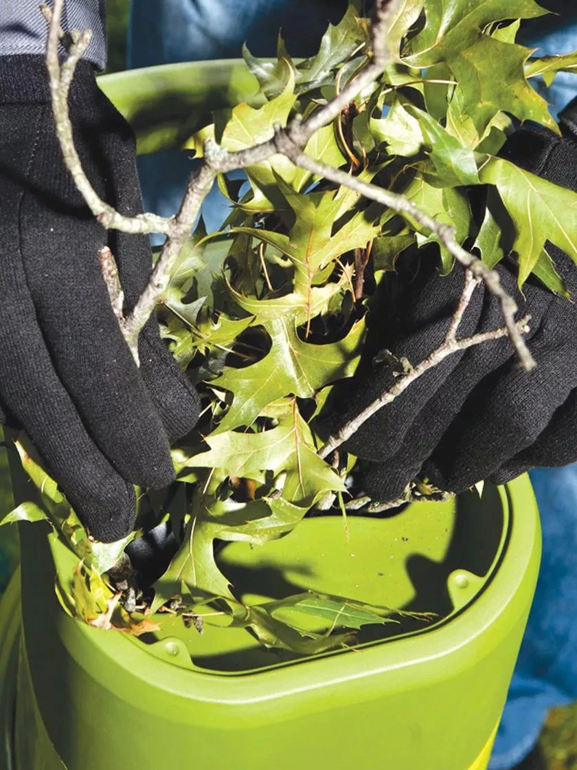 Snow Joe® 15-Amp Electric Wood Chipper/Shredder 4 Snow Joe® 15-Amp Electric Wood Chipper/Shredder - Image 4