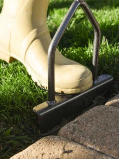 Yard Butler® Step Edger 8 Yard Butler® Step Edger -Outdoor Zone 8613159 04v